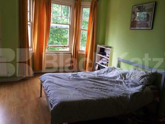 			UNDER OFFER , 1 Bedroom, 1 bath, 1 reception Apartment			 Fitzalan Street, Lambeth North/Kennington